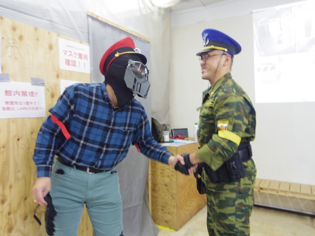 大統領戦、宣戦布告の握手