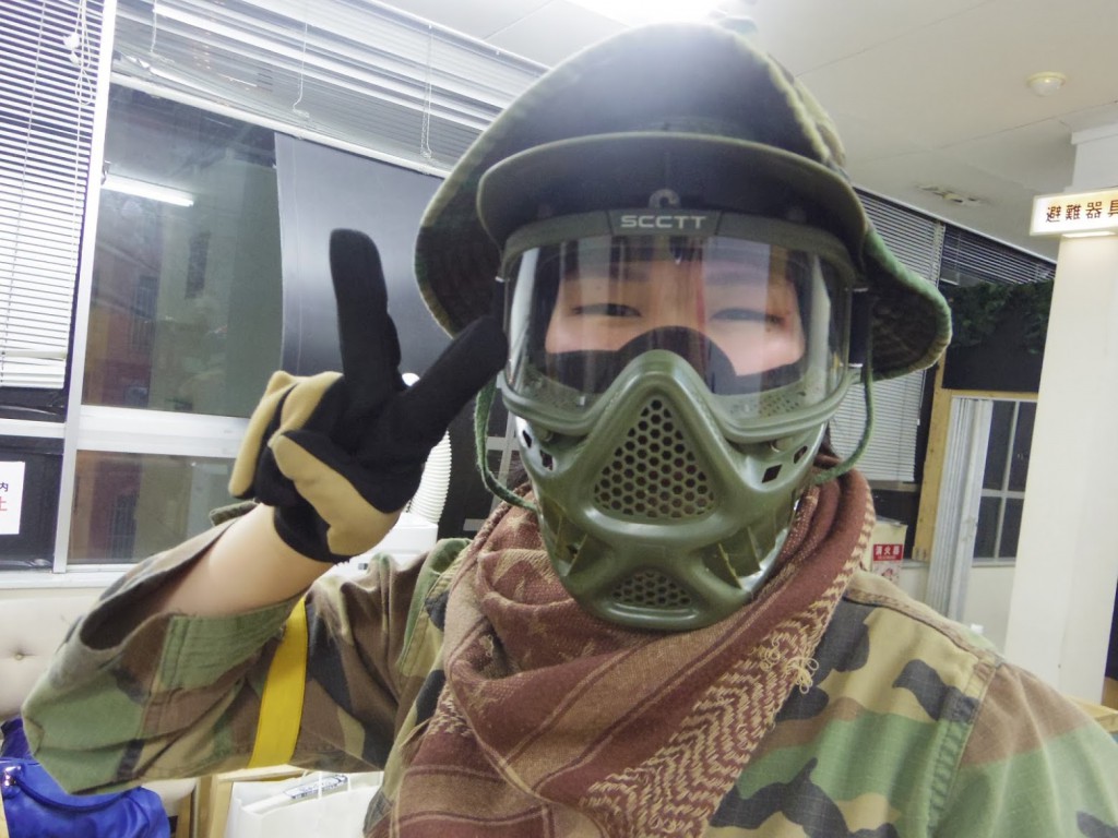 マスクをつけてピース!