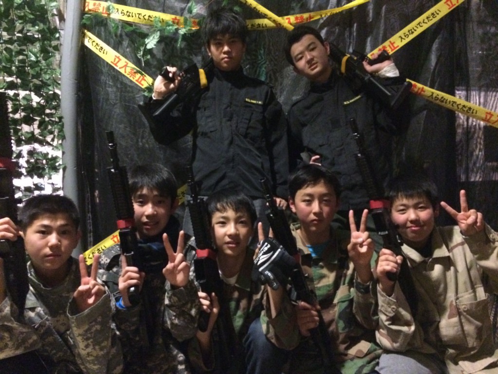 サバゲーで先輩、後輩仲良くゲーム