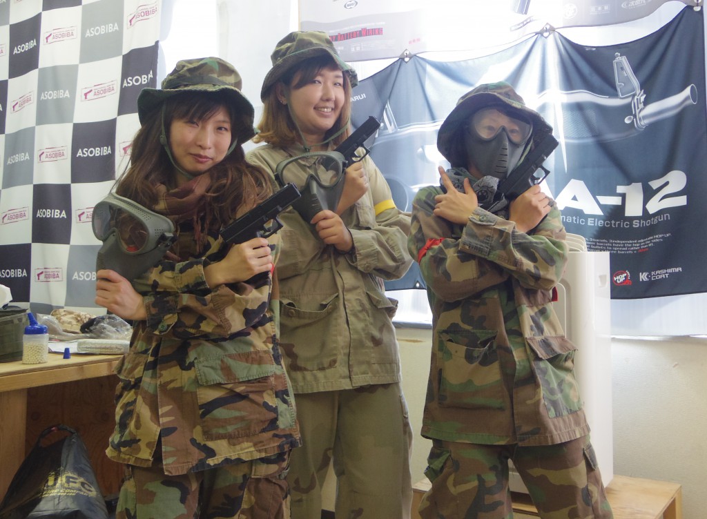 サバゲ初体験の女の子